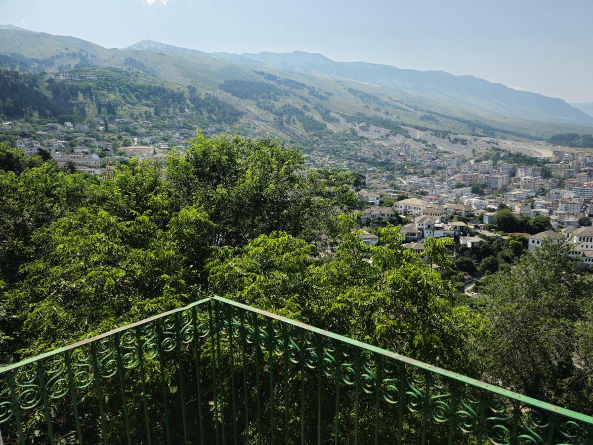 Traditional House Shapllo Gjirokastër Exteriör bild